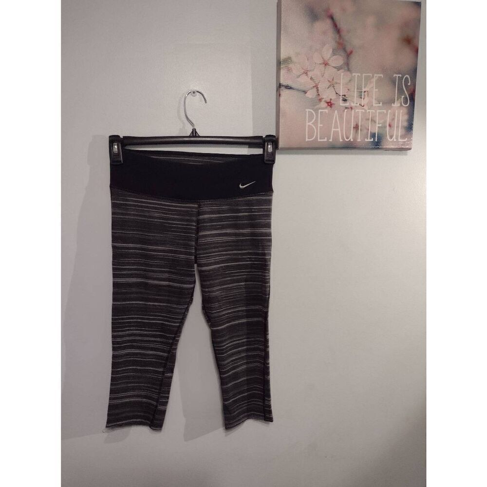 Nike Dri Fit Size S Grey Striped Cropped Yoga Leggings Capri